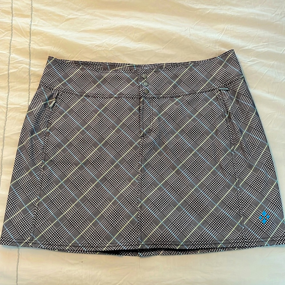 Jofit Golf skirt, size 14, plaid, black/white with turquoise/green stripes.